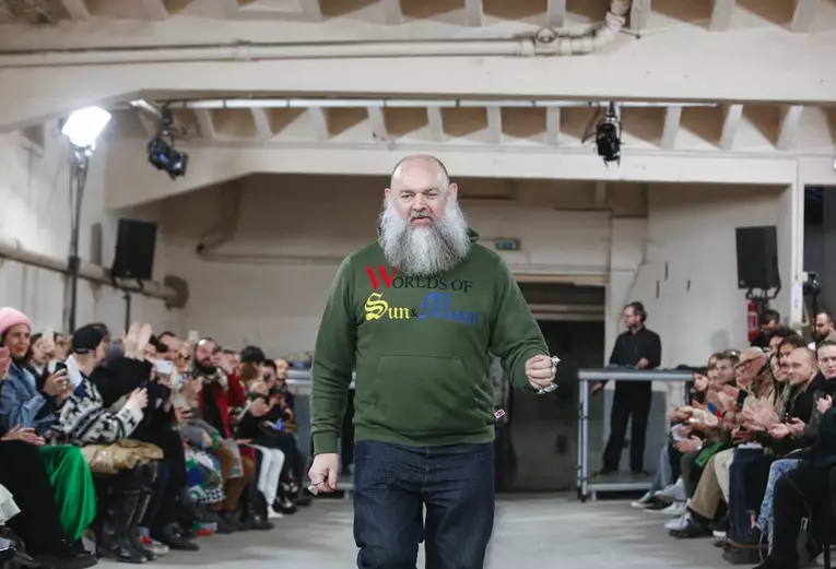 PÁNSKE OBLEČENIE WALTER VAN BEIRENDONCK JESEŇ ZIMA 2018 PARÍŽ36