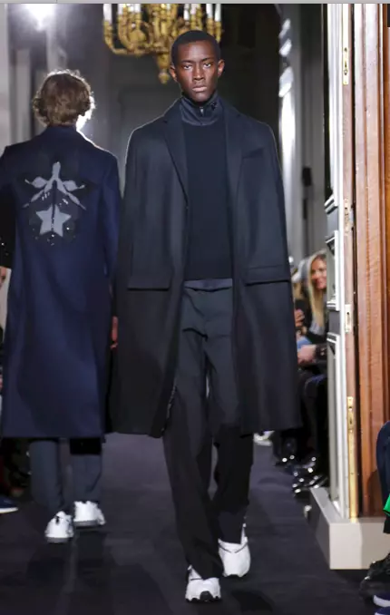 VALENTINO MENSWEAR AŬTUNO VINTRO 2018 PARIS49