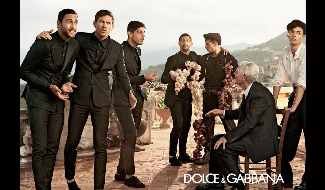 Dolce-and-Gabbana-вясна-лета-2014-кампанія-рэклама-мужчына-калекцыя-featuring-noah-mills-tony-ward-adam-senn-чорныя-касцюмы-1124x660-гарызантальны