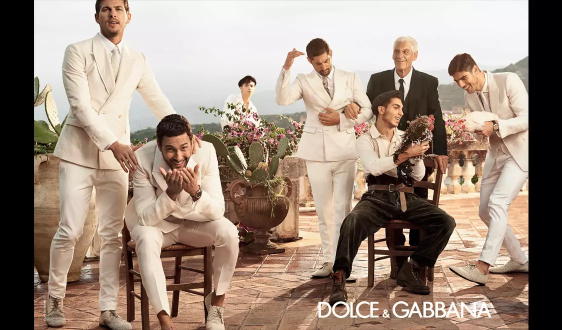 dolce-and-gabbana-wiosna-lato-2014-kampania-ad-men-kolekcja-z-noah-mills-tony-ward-adam-senn-biale-garnitury-1124x660-pozioma