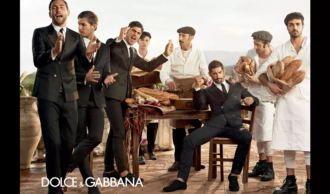 Dolce-and-Gabbana-вясна-лета-2014-кампанія-рэклама-мужчына-калекцыя-featuring-noah-mills-tony-ward-evandro-soldati-чорныя-касцюмы-1124x660-гарызантальны