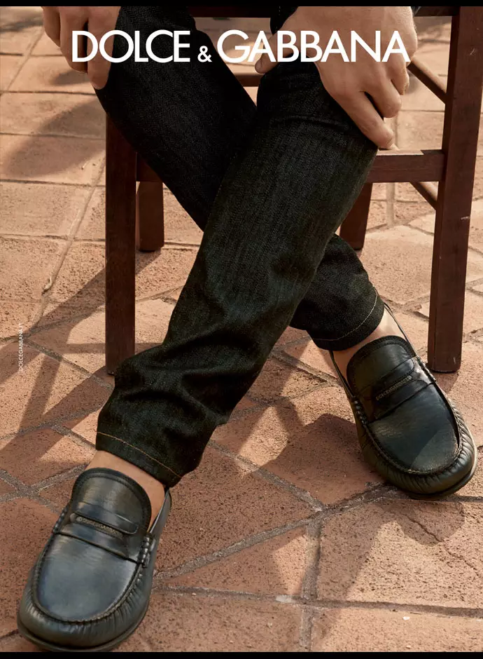 dolce-and-gabbana-vår-sommar-2014-kampanj-annons-men-kollektion-med-noah-mills-tony-ward-loafers-690x940-vertikal