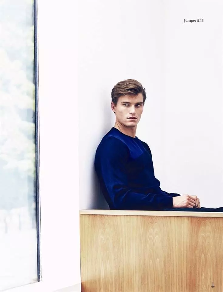 Béntang Oliver Cheshire dina redaksi pikeun Majalah Attitude anu disebut Autograph. Modelna, dipoto ku Mark Cant, nganggo koleksi baju lalaki usum gugur / usum anyar Mark & ​​Spencer.