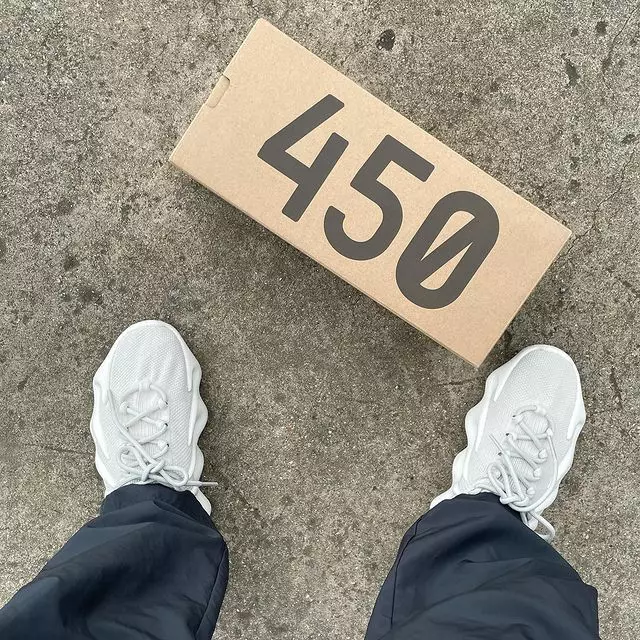 YEEZY 450 CLOUD အဖြူ