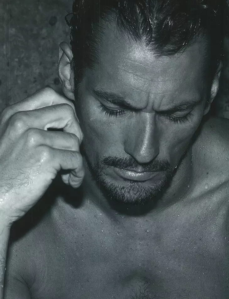 Nembongkeun minggu ieu F/W 2015 Biannual Men's Fashion 7th Man Magazine anyar anu ditutupan ku modél Top David Gandy dipoto ku Lawrence Sparkes sareng digayakeun ku Dean Hau.