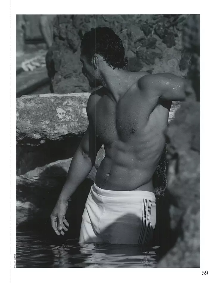 Kuzivisa svondo rino iyo itsva F / W 2015 Biannual Men's Fashion 7th Man Magazine yakafukidzwa nePamusoro modhi David Gandy akatorwa mifananidzo naLawrence Sparkes uye yakanyorwa naDean Hau.