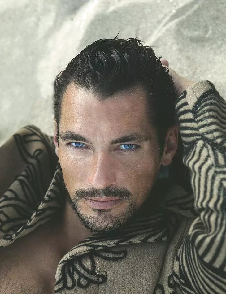 Nembongkeun minggu ieu F/W 2015 Biannual Men's Fashion 7th Man Magazine anyar anu ditutupan ku modél Top David Gandy dipoto ku Lawrence Sparkes sareng digayakeun ku Dean Hau.