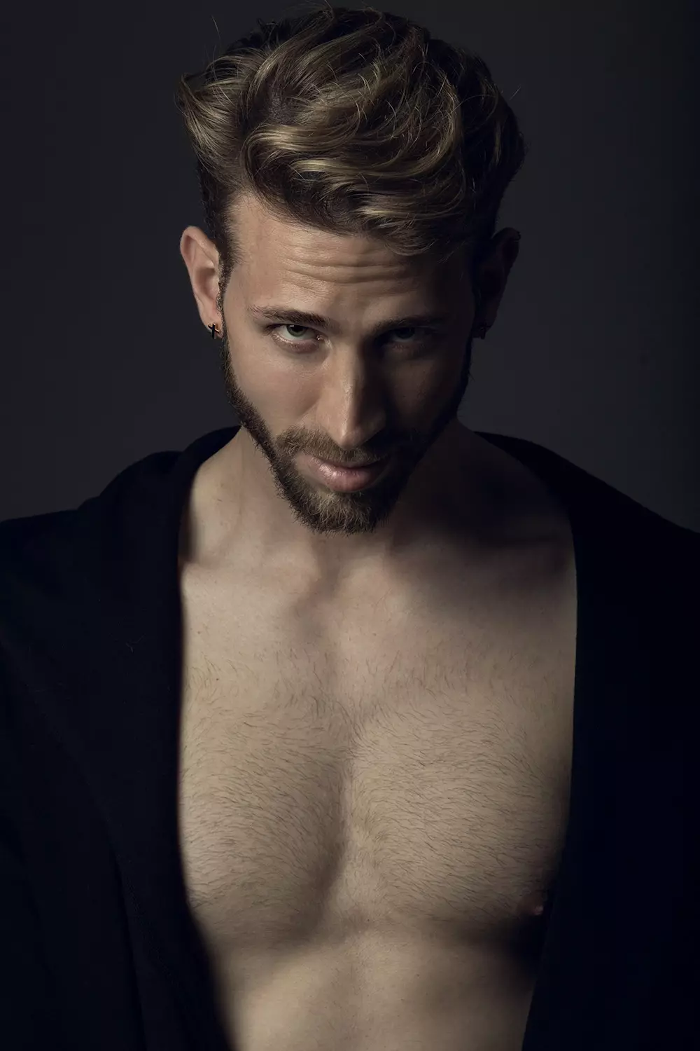 Toen kreeg ik dit prachtige werk van fotograaf Ángel Ruiz met het sublieme portret van Christian Keller, geweldige belichting en poses, alles is echt cool.