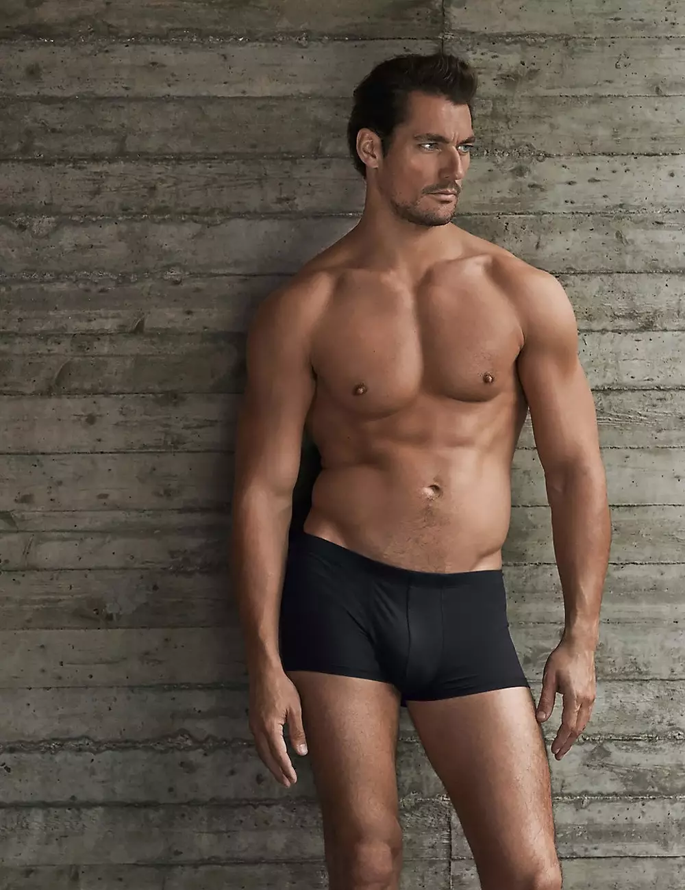 'Marks & Spencer' na-ewepụta onyonyo ndị ọzọ site na nchịkọta uwe ime 'Autograph' ọhụrụ nke gosipụtara supermodel David Gandy, nke onye na-ese foto Mariano Vivanco weghaara.