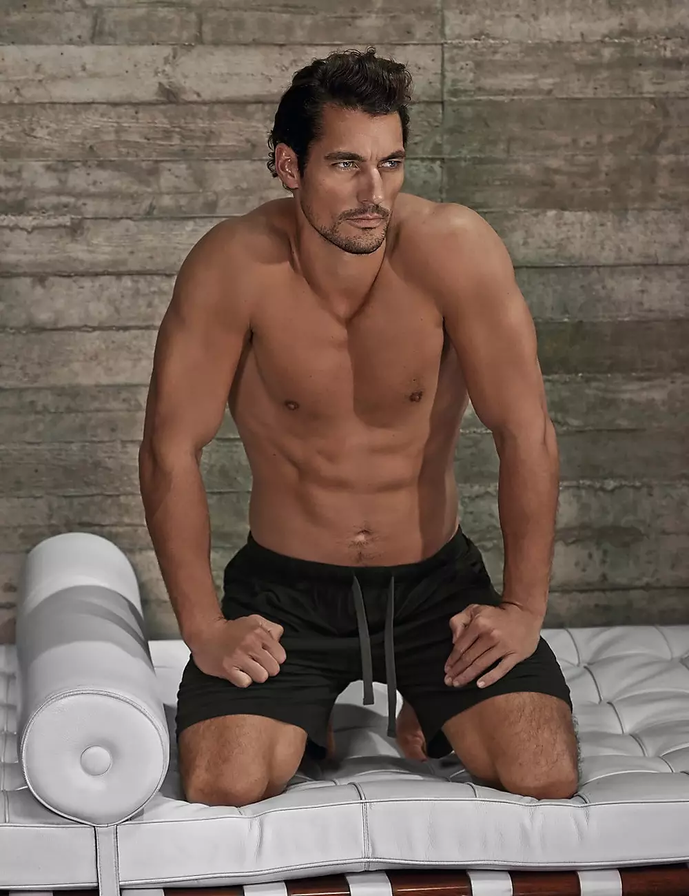 'Marks & Spencer' objavlja več slik iz svoje najnovejše kolekcije spodnjega perila 'Autograph', na kateri je supermodel David Gandy, ki ga je posnel fotograf Mariano Vivanco.