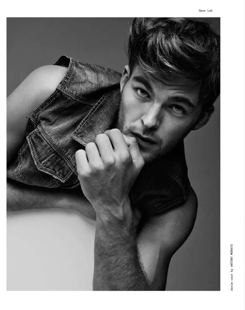 Trabalho de Kosmas Pavlos e styling de Giorgio Admirable e grooming de Loui Ferry editorial disponível na edição outono / inverno 2015 da Open Lab Magazine.