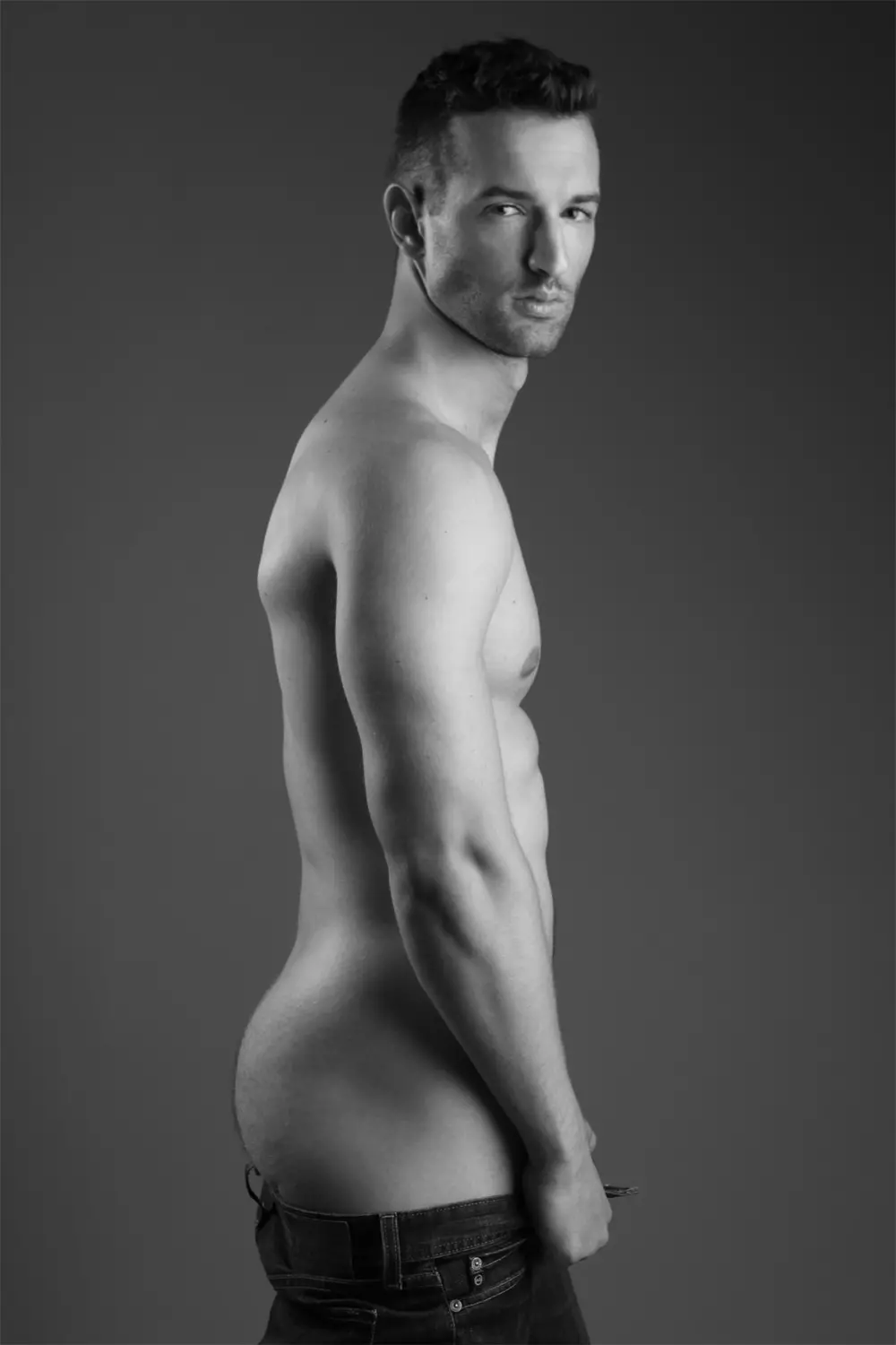 Pārsteidzošais jaunpienācējs Džejs Vāgners sadarbojas ar fotogrāfu Maiklu Daru, lai izveidotu pievilcīgu portretu sēriju.