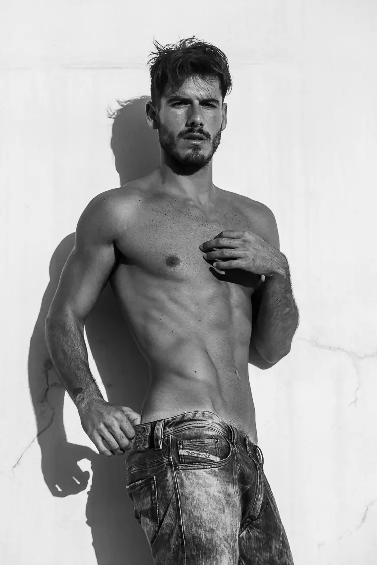 A popular sensación brasileira é Lucas Bernardini en Ford Models Brazil que agora recibe unha actualización do lensista Jeff Segenreich.