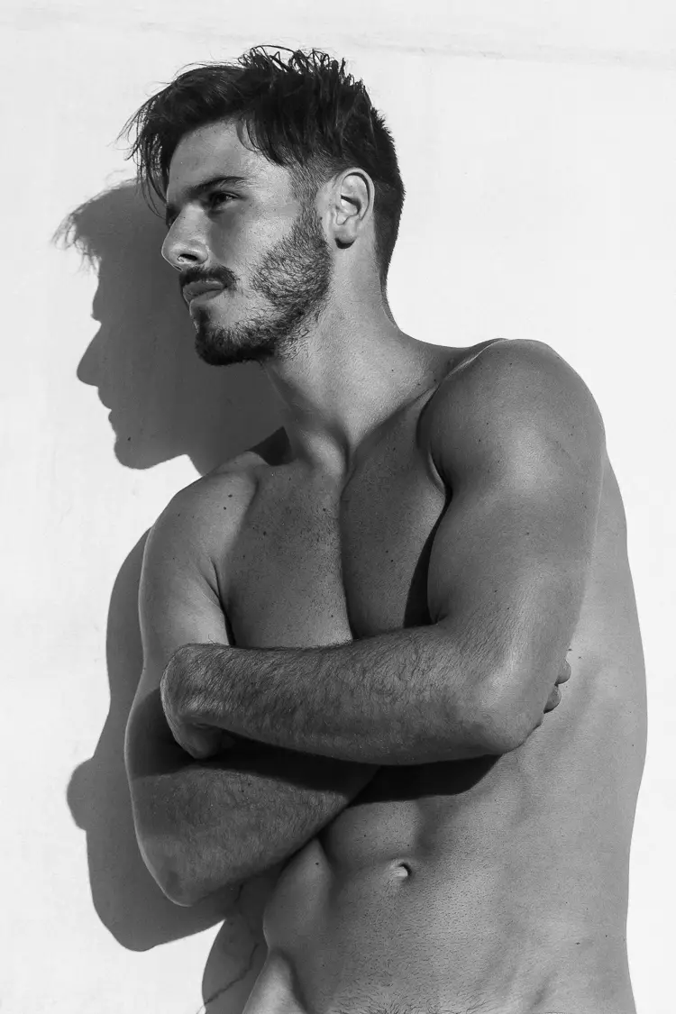 Ta'uta'ua Pasila lagona o ia o Lucas Bernardini i Ford Models Pasila ua maua nei se fa'afouga e le lensman Jeff Segenreich.