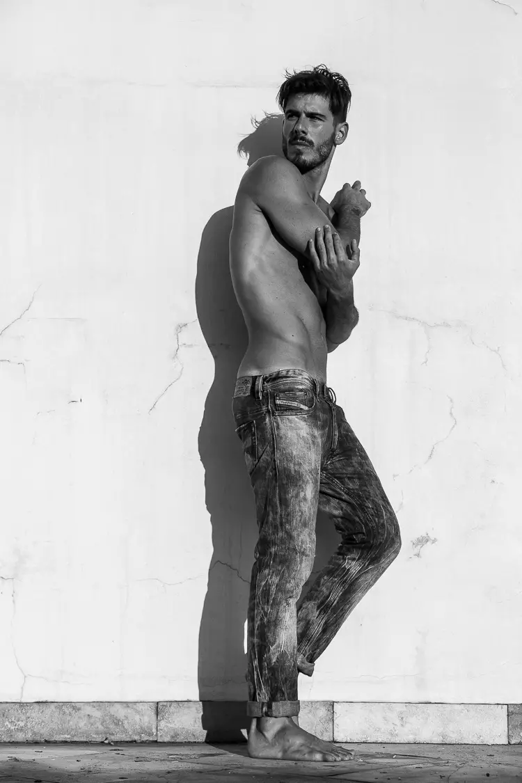 Populær brasiliansk sensasjon han er Lucas Bernardini hos Ford Models Brazil får nå en oppdatering av lensman Jeff Segenreich.