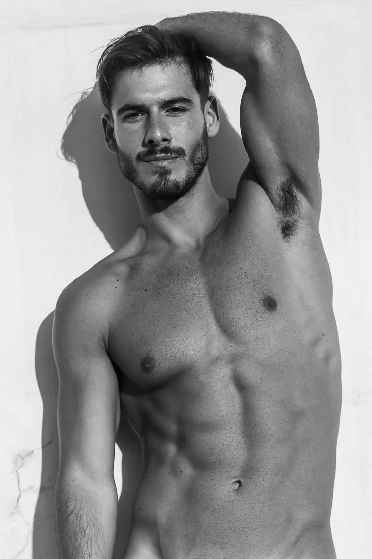 Popilè sansasyon brezilyen li se Lucas Bernardini nan Ford Models Brazil kounye a ap resevwa yon lensman Jeff Segenreich mete ajou.