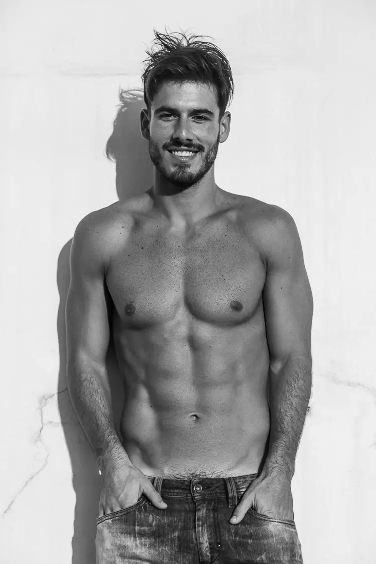 Brezilya'nın popüler sansasyonu o, Ford Models Brazil'deki Lucas Bernardini, şimdi lensçi Jeff Segenreich tarafından güncelleniyor.