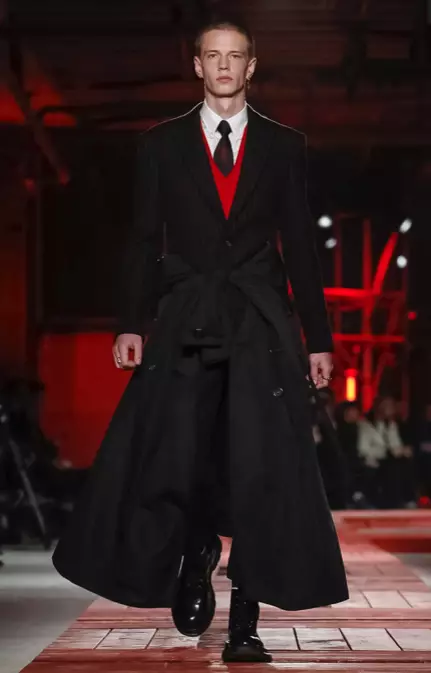 VESHJE PËR BURRA ALEXANDER MCQUEEN VJESHTË DIMËR 2018 PARIS14