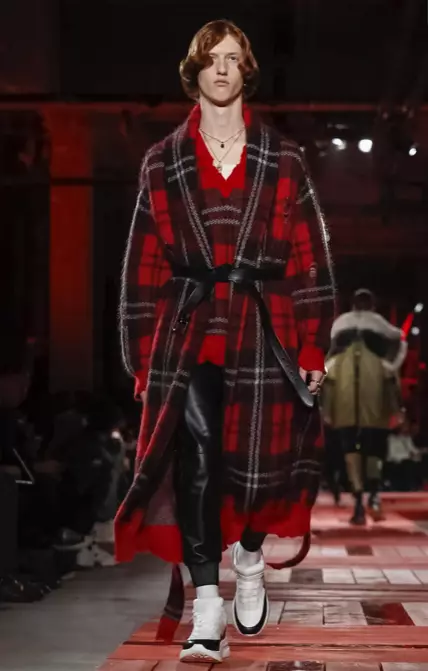 VESHJE PËR BURRA ALEXANDER MCQUEEN VJESHTË DIMËR 2018 PARIS3