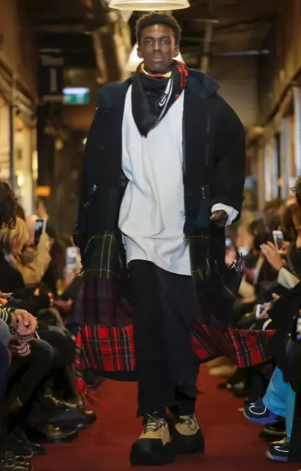 VETEMENTS MENSWEAR Hjerstwinter 2018 PARIS32