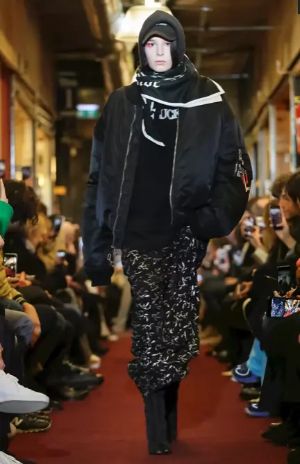 VETEMENTS MENSWEAR isubu igba otutu 2018 PARIS10