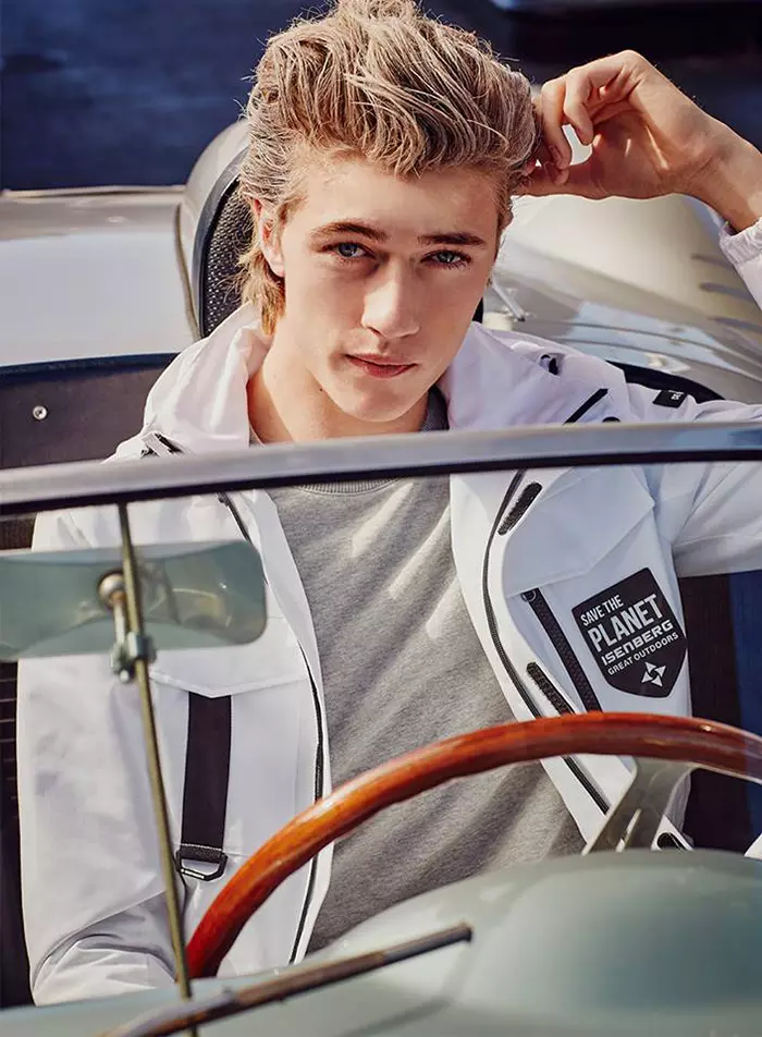 Lucky Blue Smith memimpin kampanye Musim Semi/Musim Panas 2016 merek Korea Isenberg.