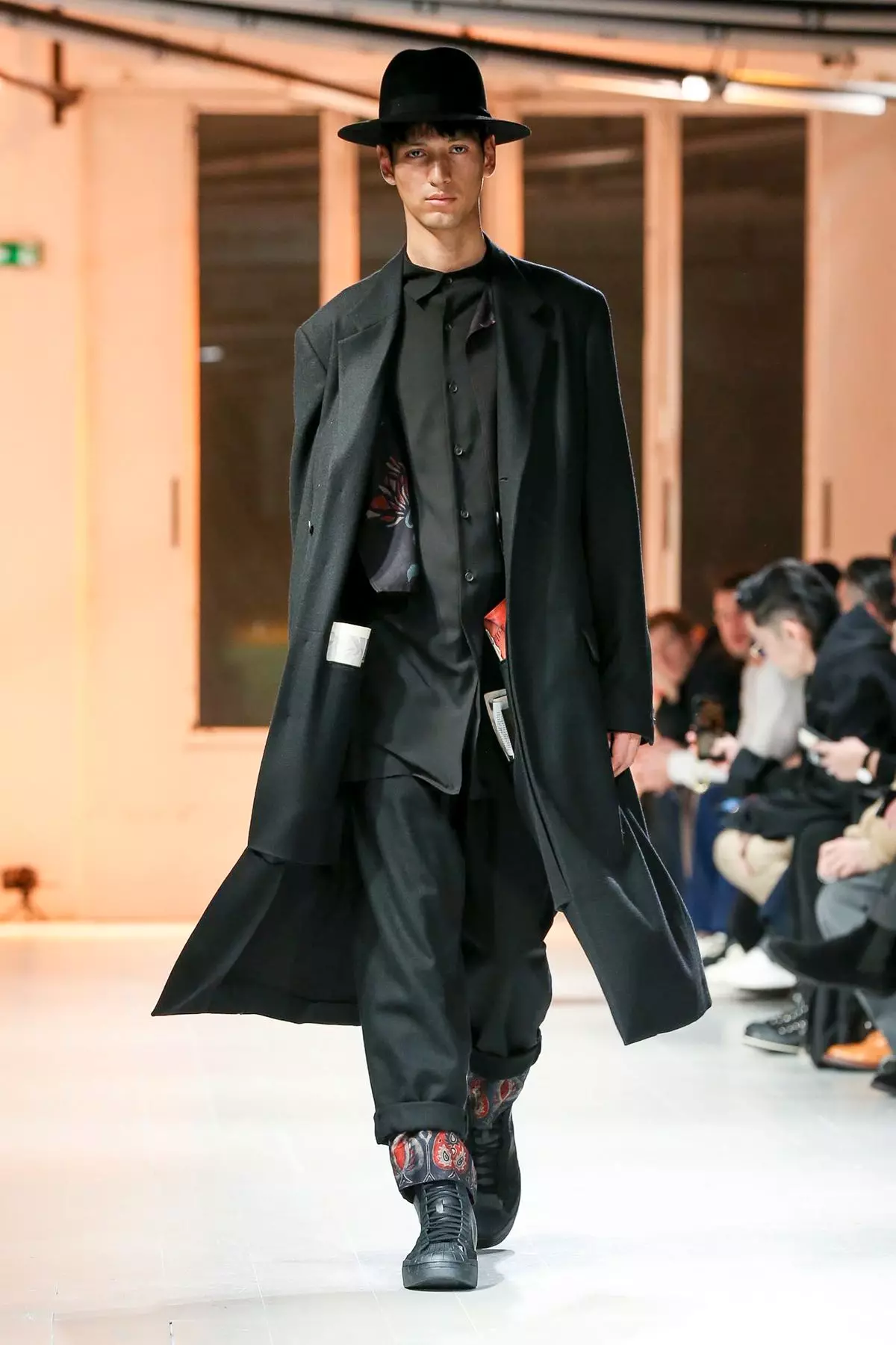 Yohji Yamamoto የወንዶች ልብስ መውደቅ/ክረምት 2020 ፓሪስ 42134_17