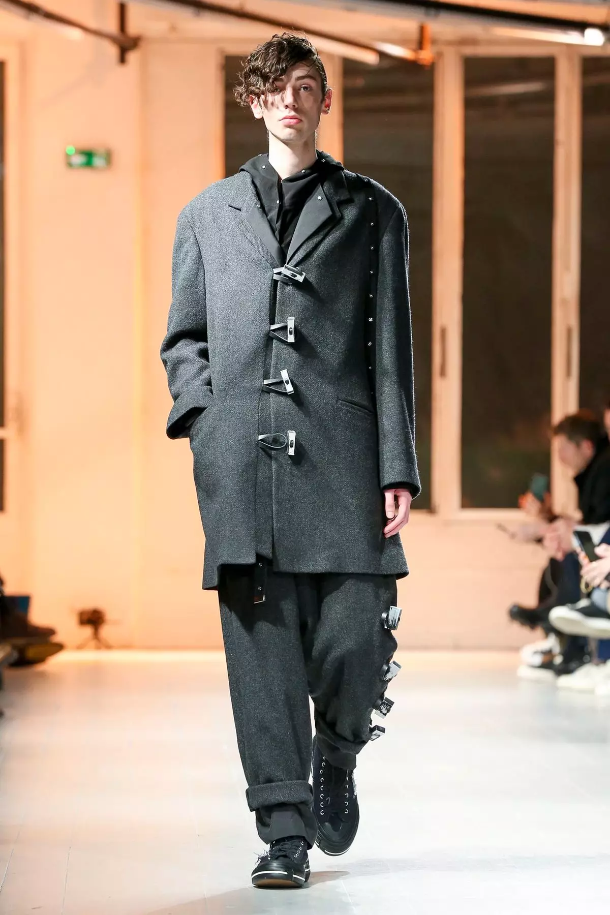 Yohji Yamamoto የወንዶች ልብስ መውደቅ/ክረምት 2020 ፓሪስ 42134_24