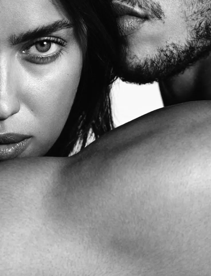 Uppgötvaðu Irina Shayk og Chris Moore í Givenchy gallabuxum eftir Riccardo Tisci teknar af Luigi & Iango.