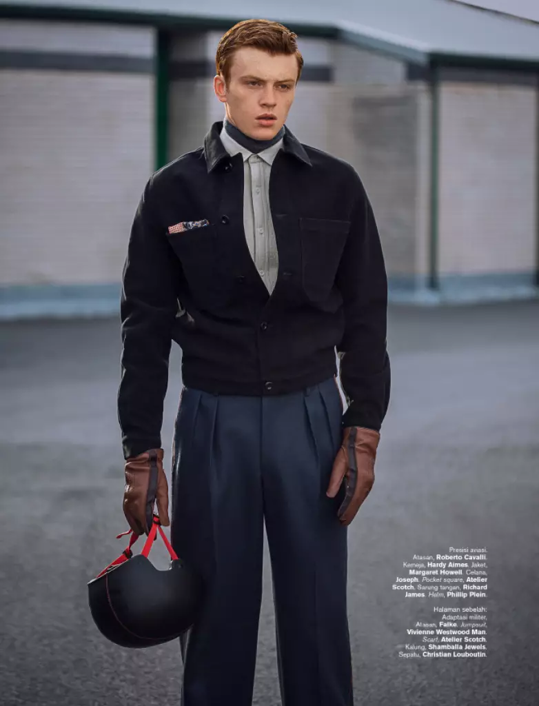 JAKE SHORTALL VOOR HARPER'S BAZAAR MAN INDONESI DOOR IAKOVOS KALAITZAKIS