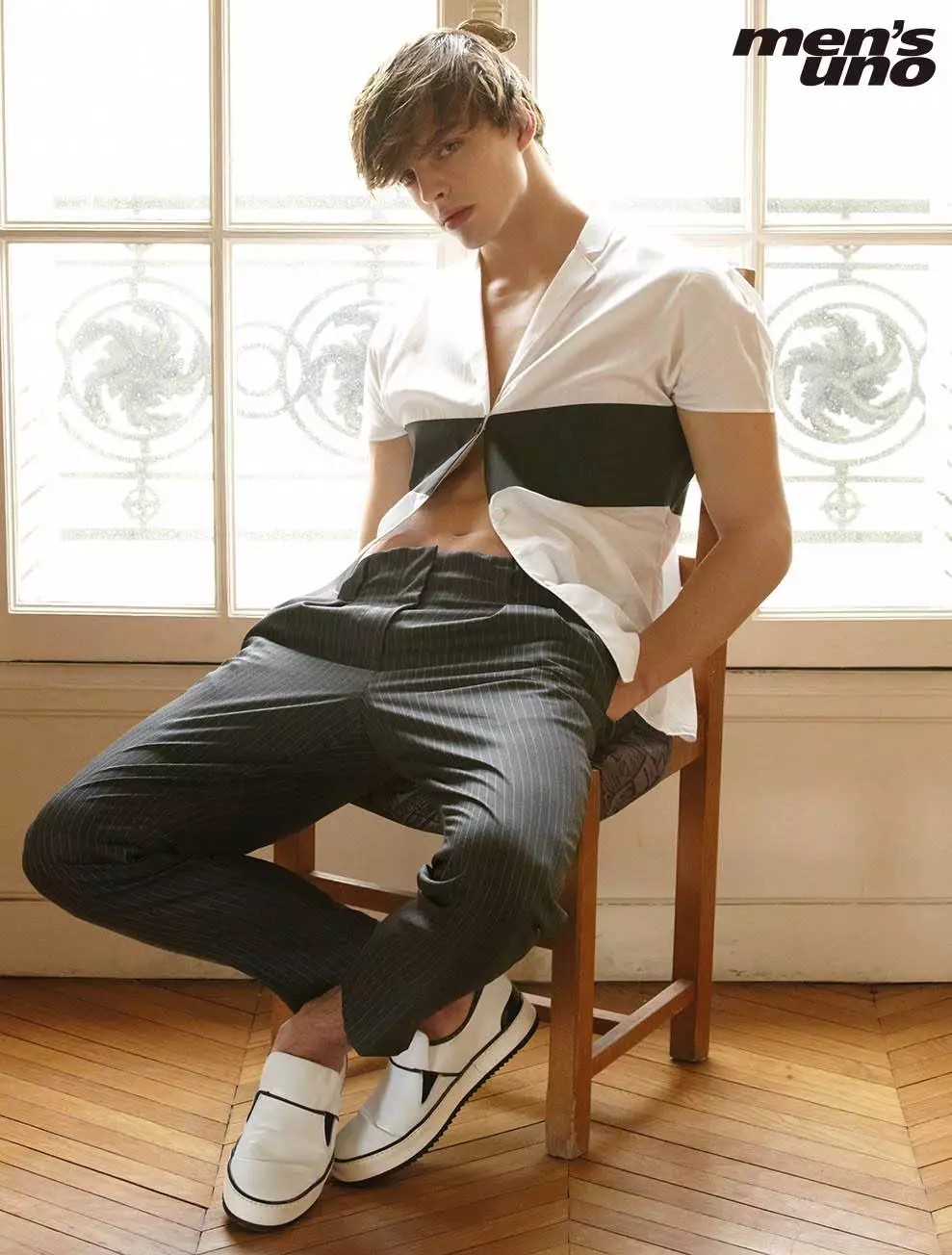 Daan van der Deen għandu l-protagonisti ta' Men's Uno Hong Kong April 2015 miġbud minn Leslie Kee, bl-istil Declan Chan, Make-up: Tatsu Yamanaka Hair: Sonia Duchaussoy.