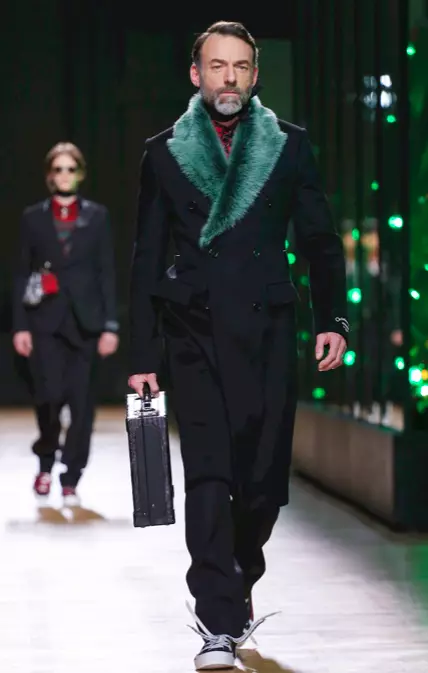 VESHJE PËR BURRA DIOR HOMME VJESHTË DIMËR 2018 PARIS8