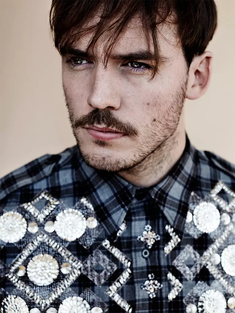 Em va semblar molt agradable aquesta fotografia d'Alex Bramall amb el model masculí Sam Claflin.