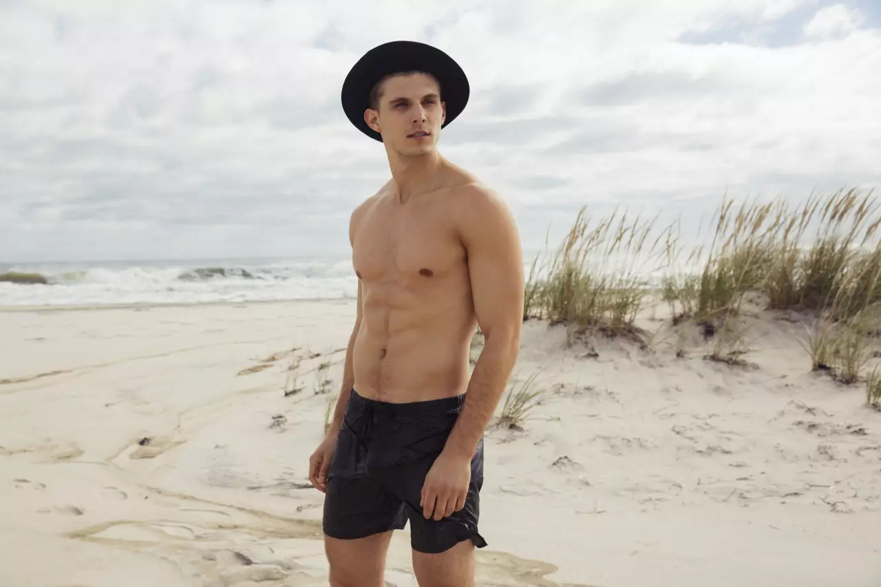 MSA Models Grant Gulla in moordskote vir Rufskin, geknip deur Gabe Ayala.