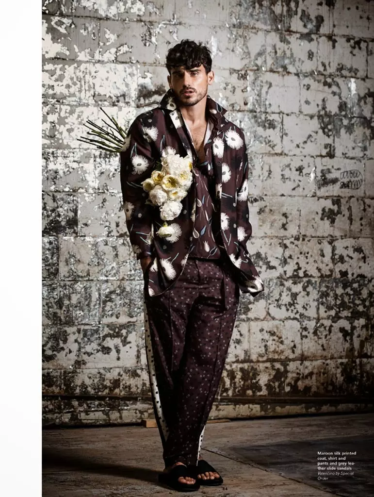 Las flores mezcladas con chicos son una buena combinación para una editorial de moda. Aquí está