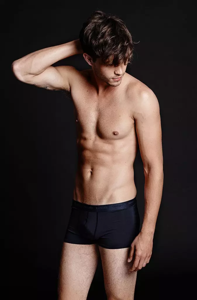 Francisco Lachowski යට ඇඳුම් ලේබලය Tezenis සඳහා රූගත කරන ලද නව පින්තූර පොකුරක් සමඟින් අපගේ පිටු වෙත නැවත පැමිණ ඇත.