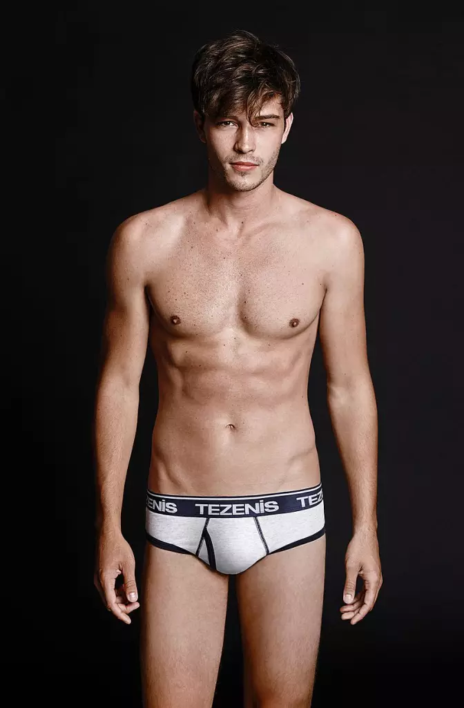 Si Francisco Lachowski ay bumalik sa aming mga pahina na may isang grupo ng mga bagong larawan, na kinunan para sa underwear label na Tezenis.