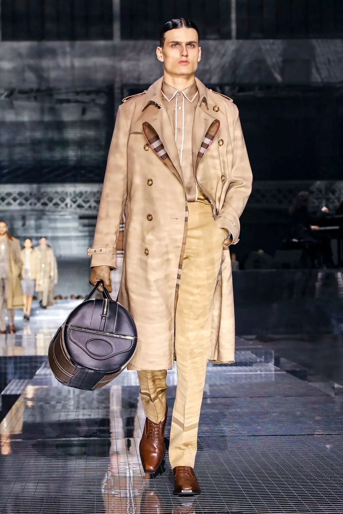 „Burberry Ready To Wear“ 2020 m. rudenį/žiemą Londone 44185_1