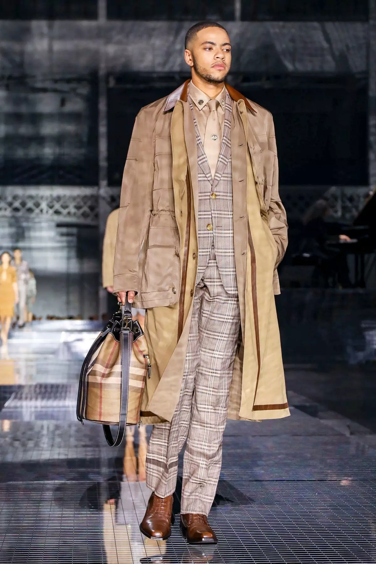 Burberry 2020ko udazken/negurako prest jantzita Londres 44185_3