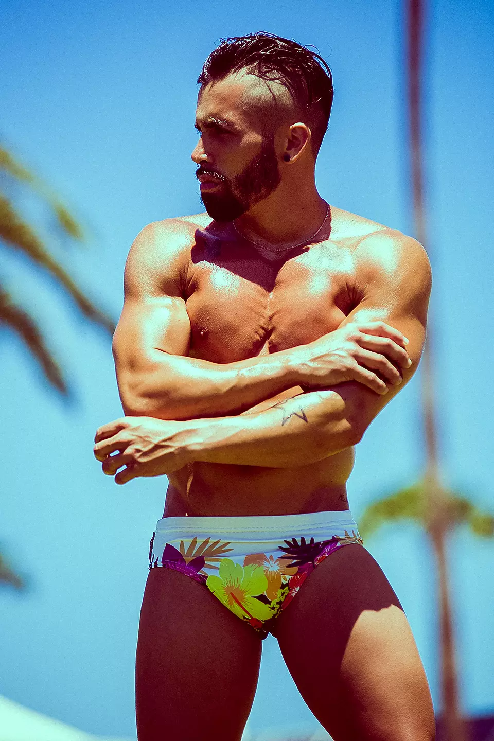 Rodada este verán en Maspalomas, na illa de Gran Canaria, coa modelo de fitness Lionel posando con prendas de moda de Manus Swimwear todas as imaxes de Adrián C. Martín.