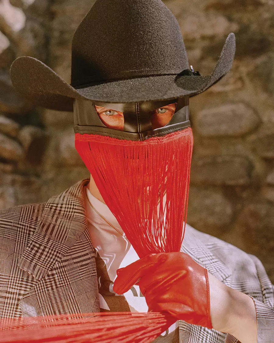 Orville Peck photographié par Emma Craft pour Iris Covet Book