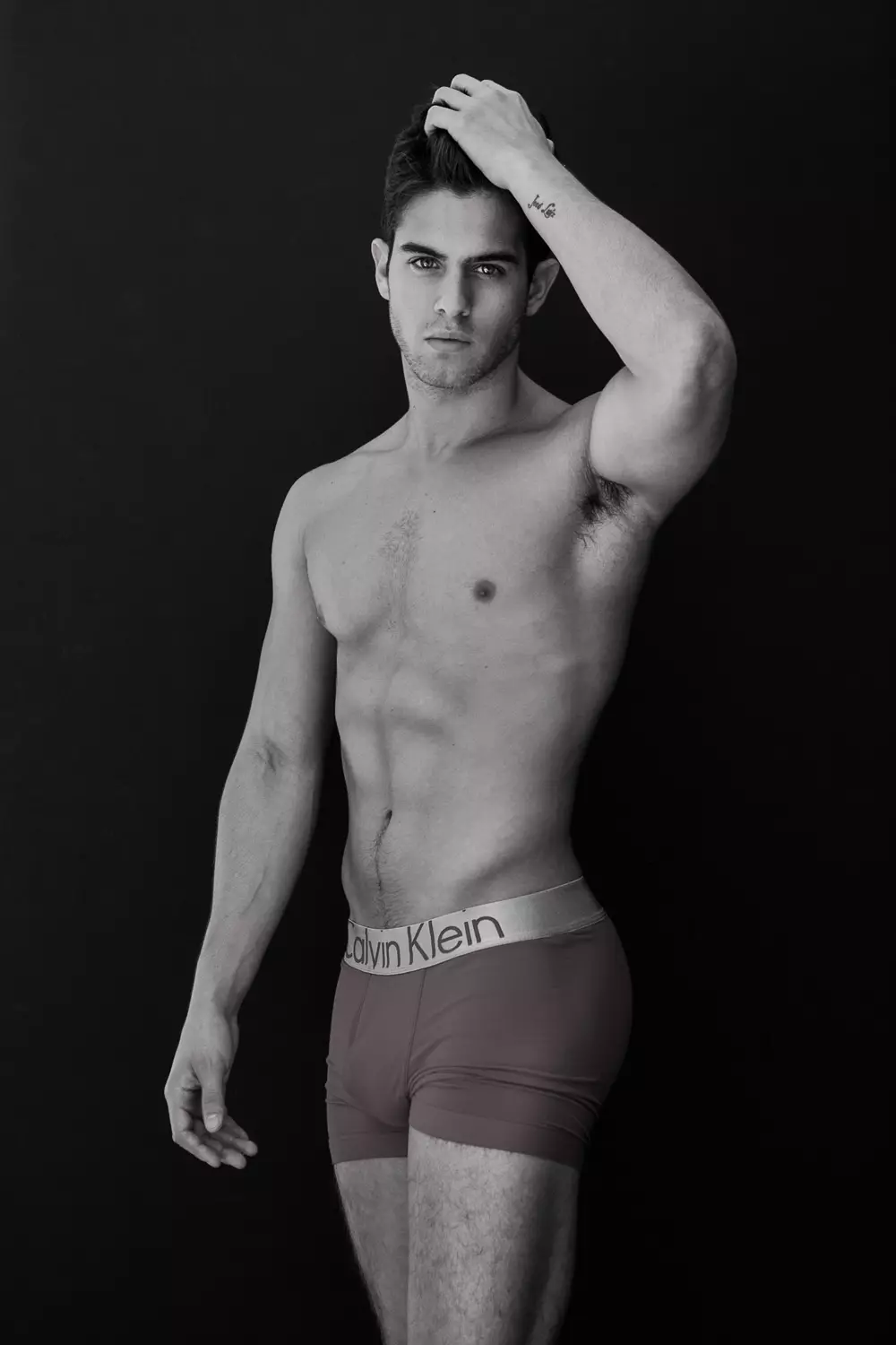 Andre Brunelli ni Juan Neira para sa Fashionably Male305