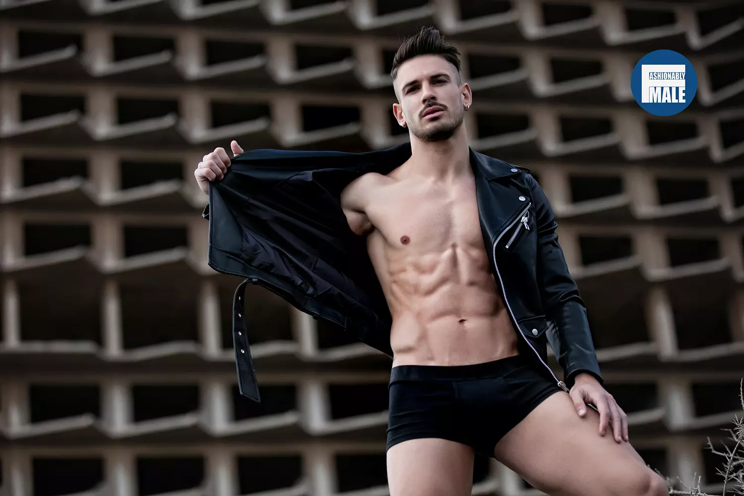 Pedro Gonzalez wolemba Joan Crisol wa Fashionably Male