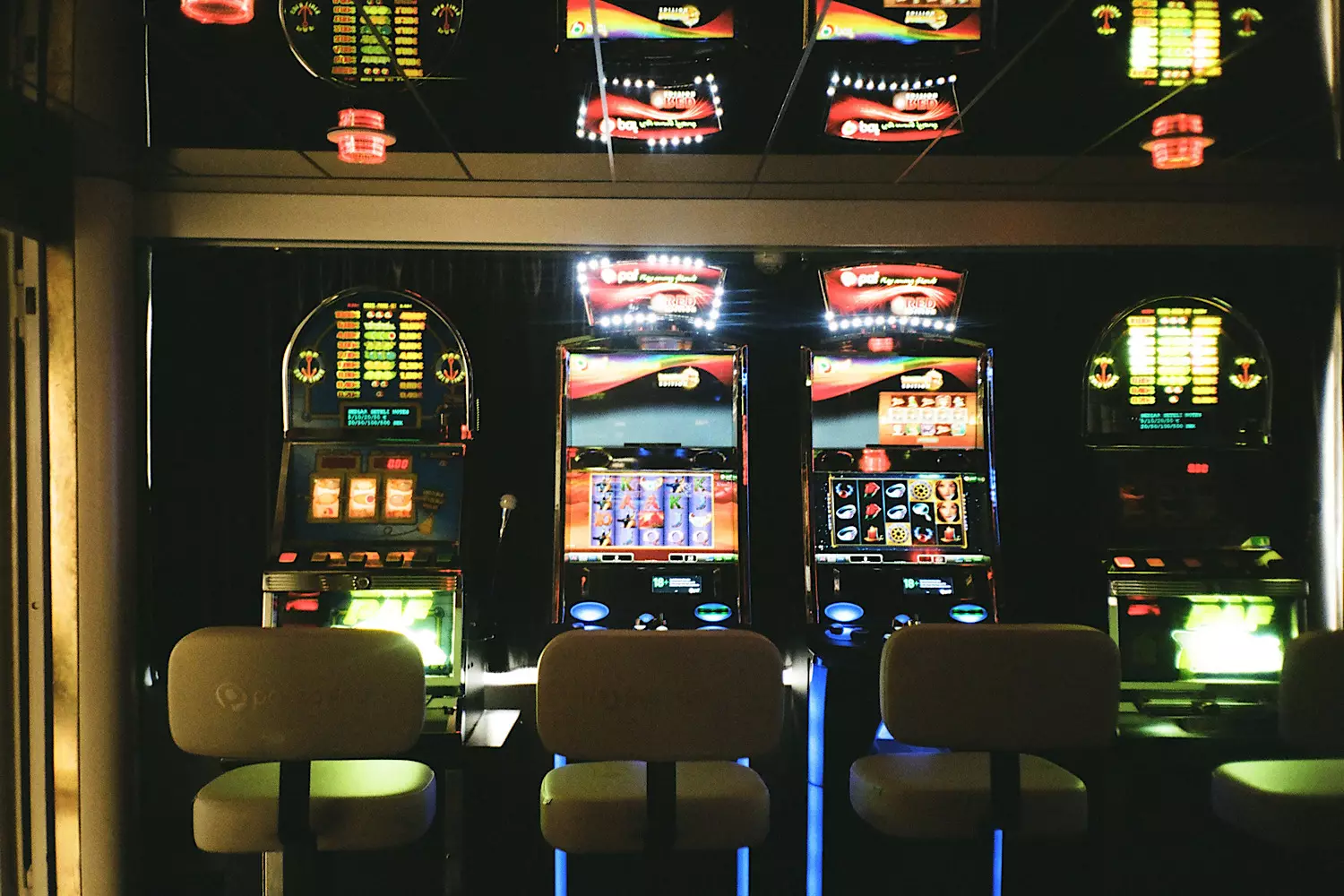 Traditional vs Modern Slot Machines Cover