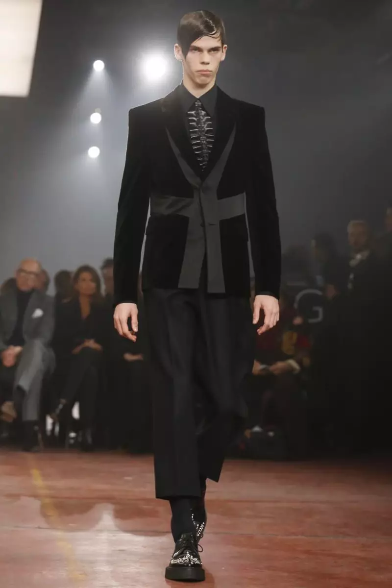 Alexander Mcqueen menswear ragrag usum 2015 di London