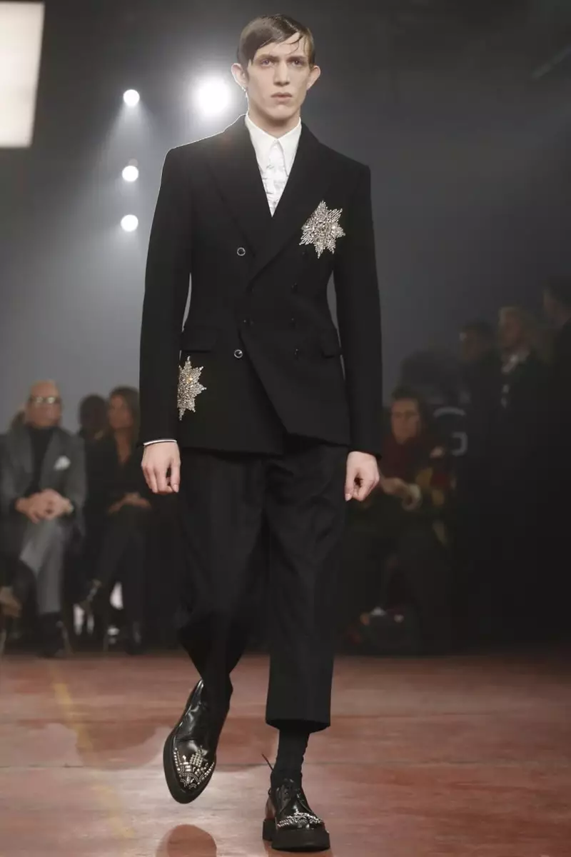 Alexander Mcqueen zovala za amuna kugwa yozizira 2015 ku london