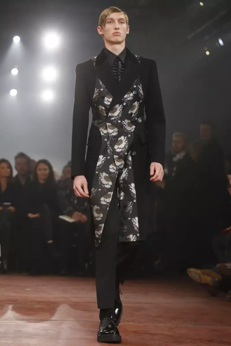 Alexander Mcqueen erkek giyim sonbahar kış 2015 Londra'da