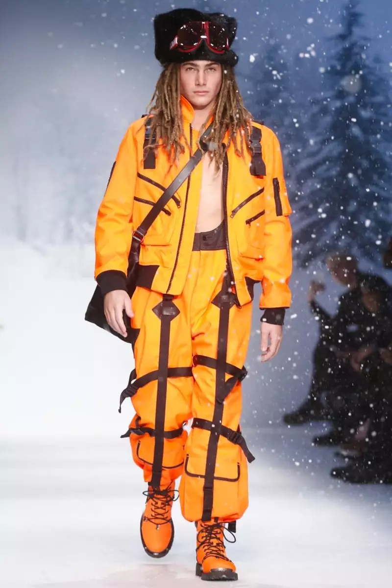 Moschino erkaklar kiyimlari Londonda 2015 yil kuz-qishi