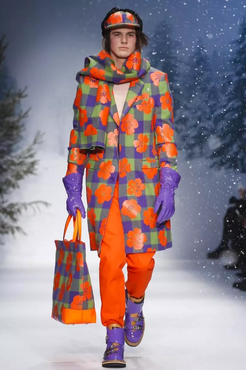 Moschino menswear caij nplooj zeeg caij ntuj no 2015 hauv London