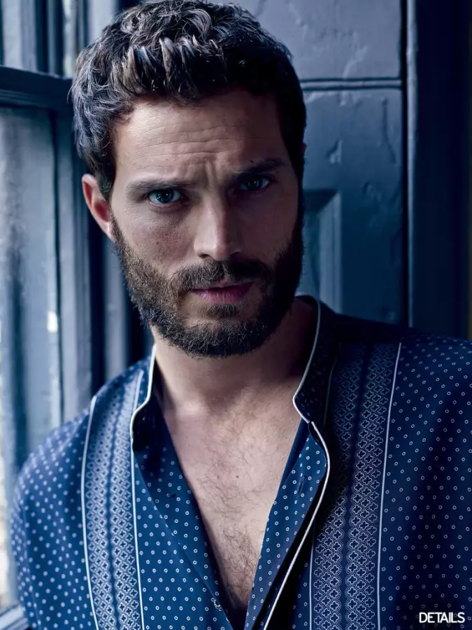 Hottiy 'Fifty Shades' Jamie Dornan rûpelên jimara Details Sibata 2015-an germ dike û destnîşan dike ku ew dikare çiqas seksî û balkêş be.